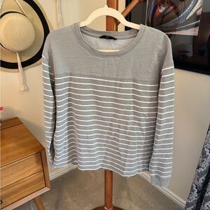 Jane + Delancey Light Gray Striped Long Sleeve size small